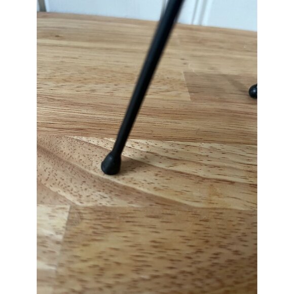 Apple-Shaped Black Metal Easel Stand For Photos & Plates - Picture 8 of 12